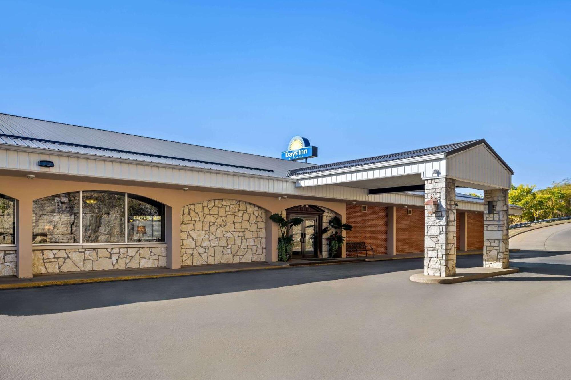 Days Inn By Wyndham Dubuque Exterior foto
